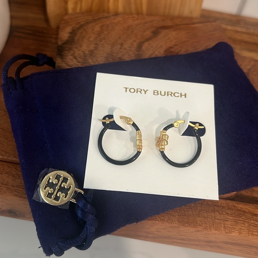 Tory Burch Small Hoop. - Picture 14 of 16